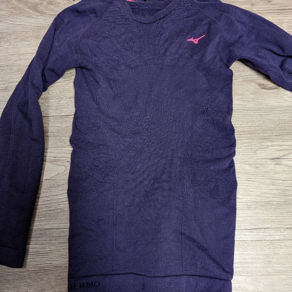 Mizuno thermal drifit top, seamless, gorgeous!